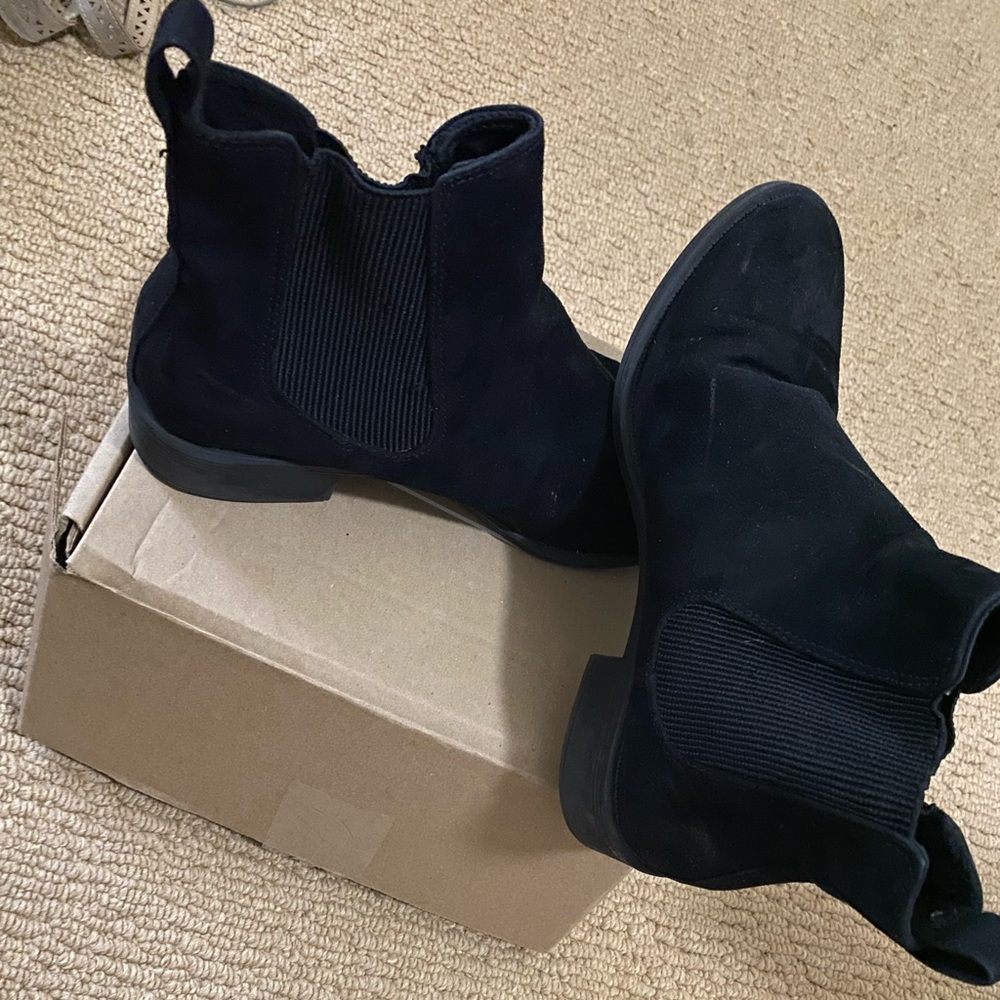 Black ankle boots for women Size 9 fit 8 and 8.5 sizes.